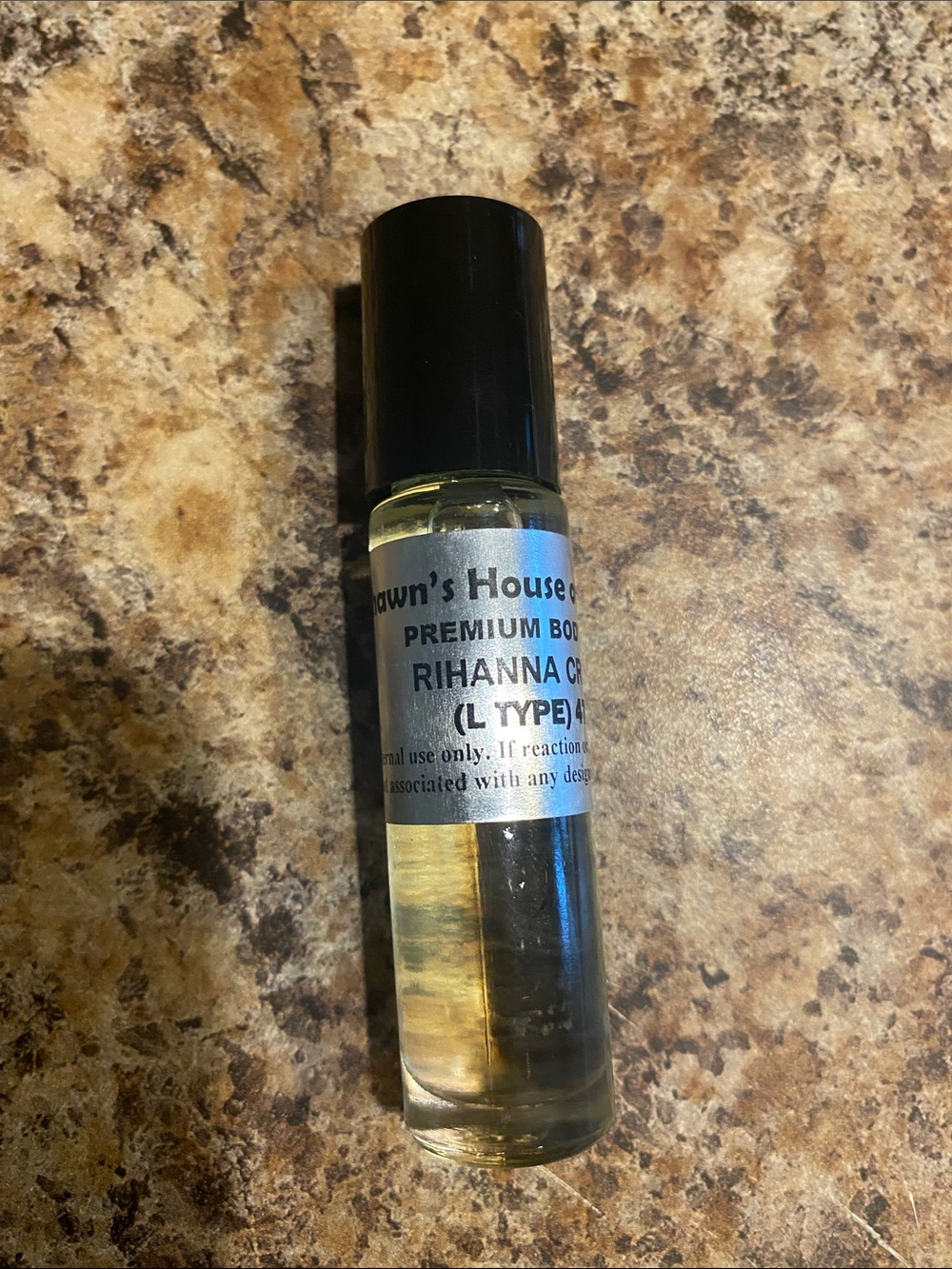 Rihanna crush Oil Roller Bottle - Clear Light Yellow Fragrance  ( L ) Type